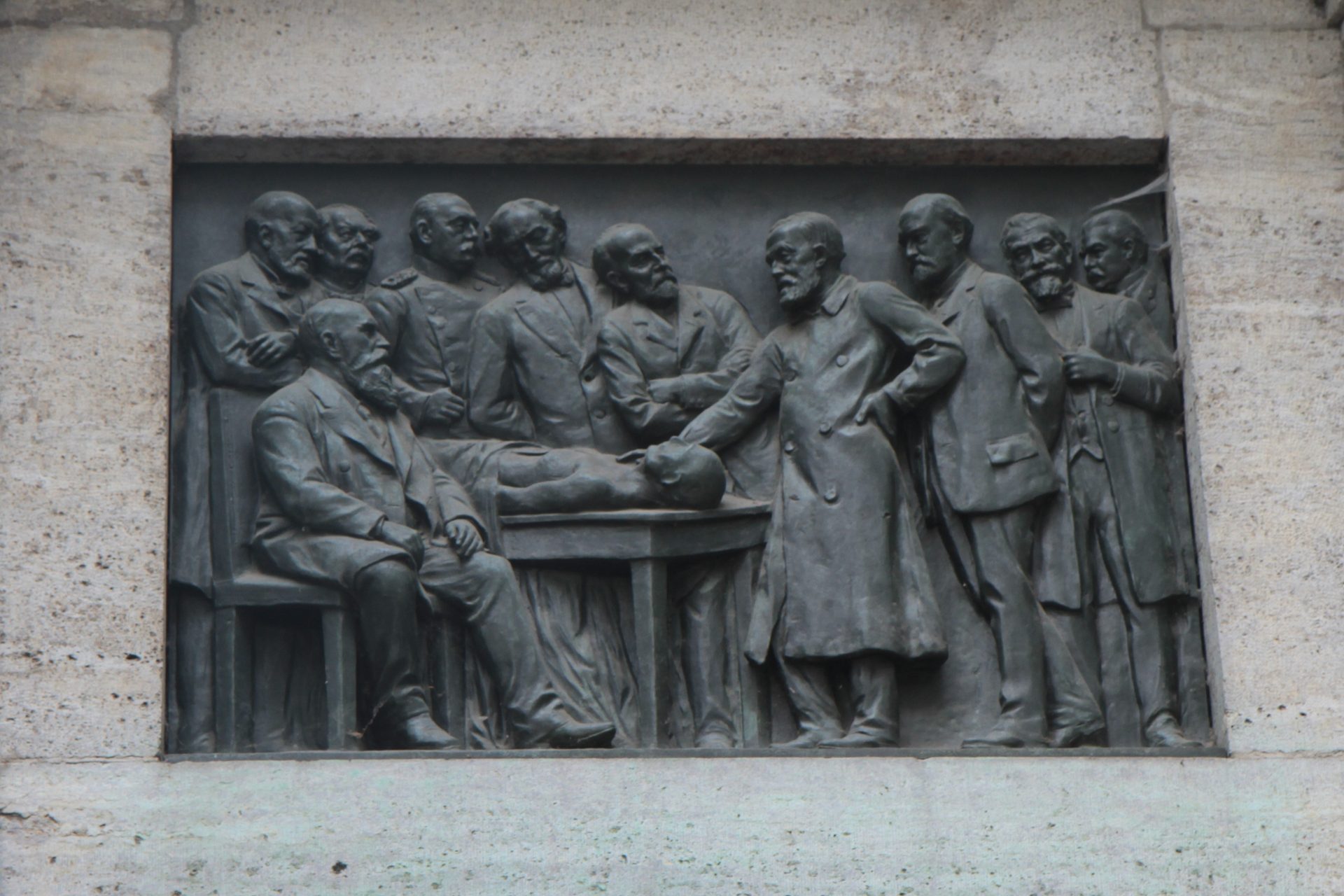 Rudolf Virchow monument, Berlin - 05.JPG